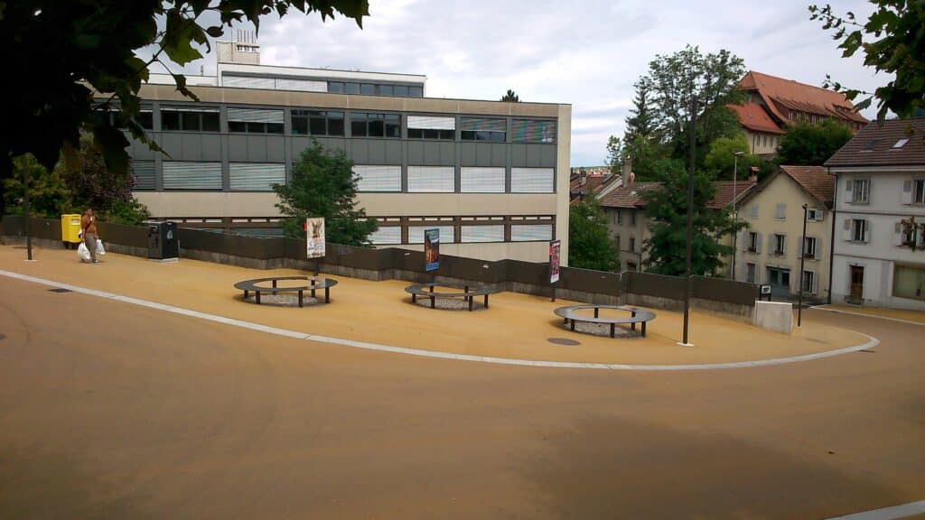 Des bancs au design soigné. Source: Mobilité piétonne Suisse