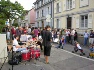 Fête d'inauguration. Source: Rue de  l'Avenir.