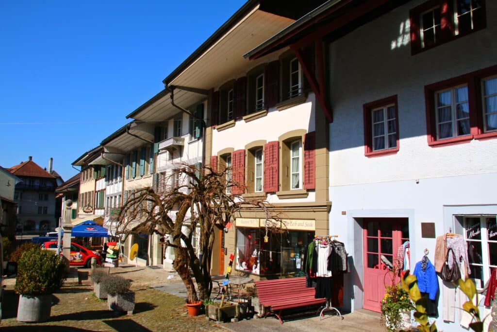 Zone de rencontre dans le bourg médiéval de Laupen (Source: Allain Rouiller)