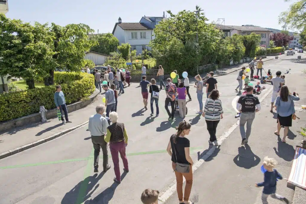 BERN 21.05.2016 - Ersten grossflächigen Begegnungszone der Schweiz in dem Wohnquartier Burgfeld. © Béatrice Devènes
